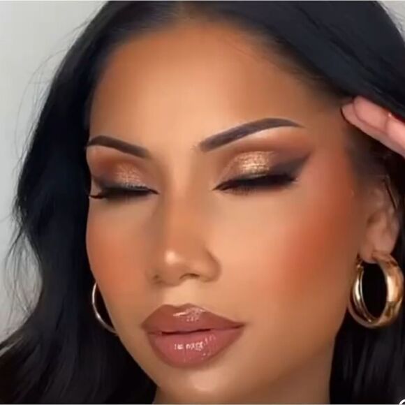 HUDA Beauty Empowered Eyeshadow Palette - Picture 9 of 16